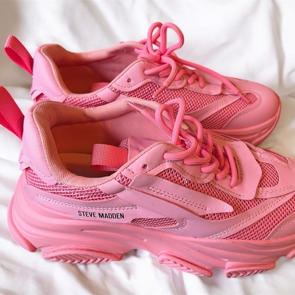 Steve Madden Sneaker - Picture 3 of 5